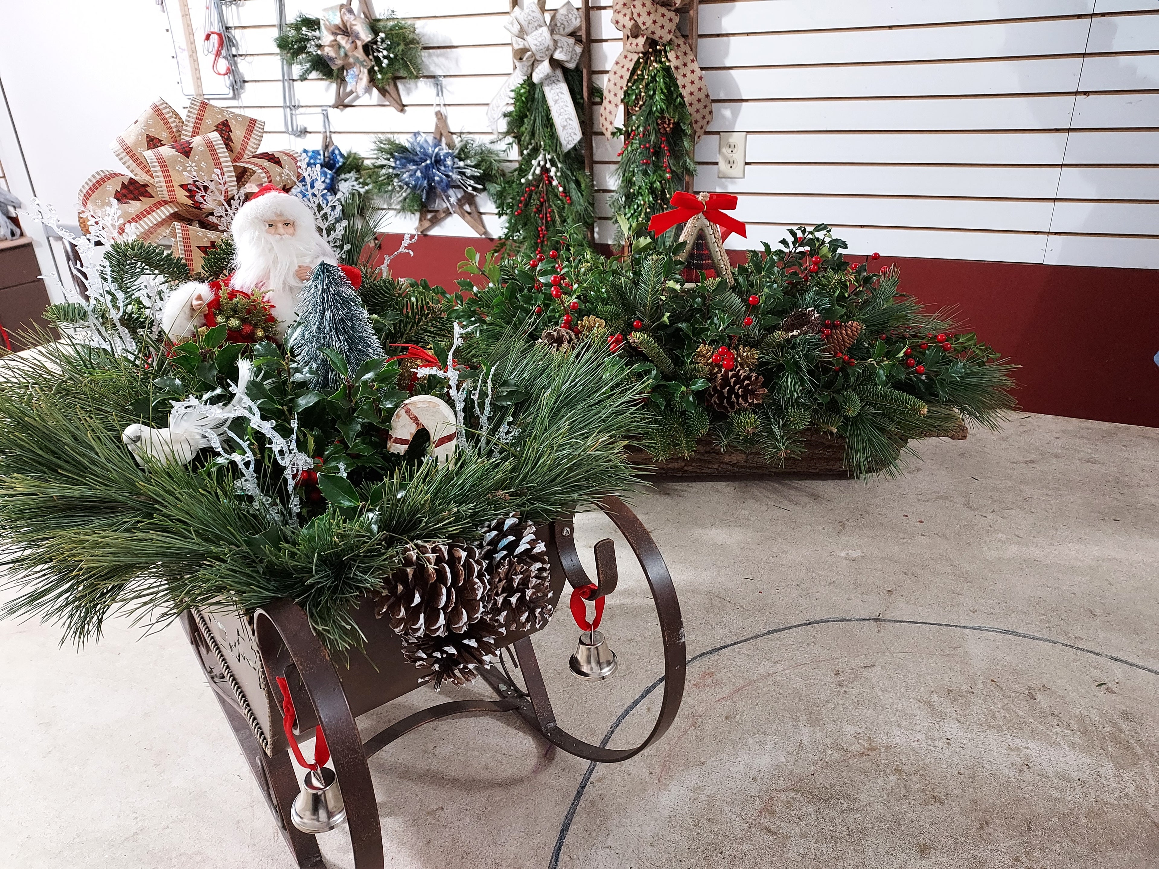 Fresh Evergreen Wreaths for Winter Décor, Handmade Greenery Arrangements & Memorial Tributes