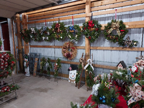 Fresh Evergreen Wreaths for Winter Décor, Handmade Greenery Arrangements & Memorial Tributes 