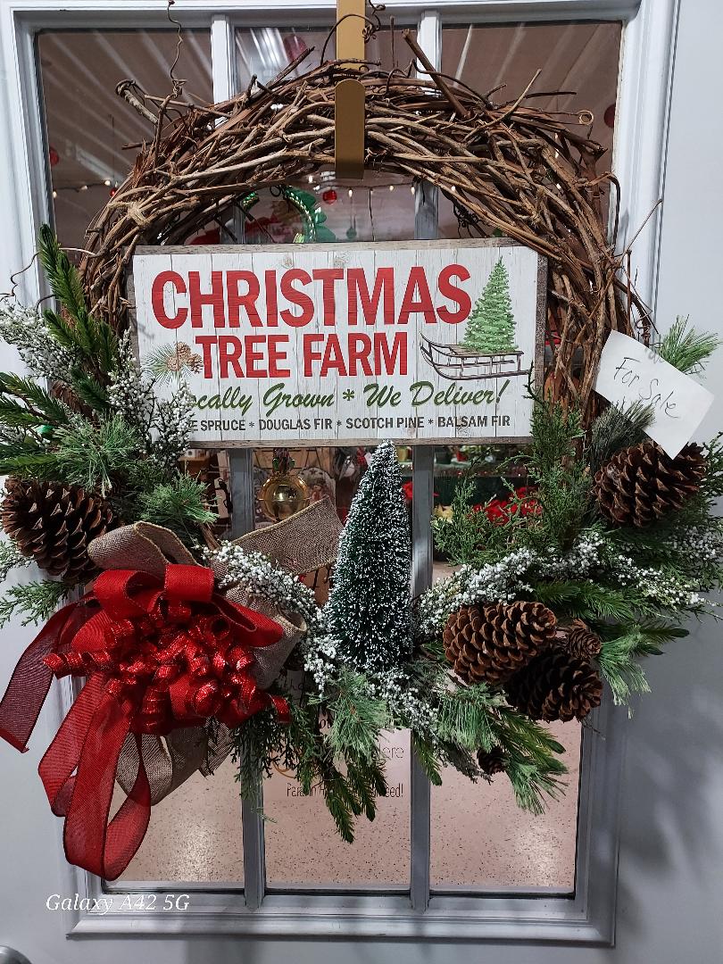 Fresh Evergreen Wreaths for Winter Décor, Handmade Greenery Arrangements & Memorial Tributes - Brush Creek Evergreens