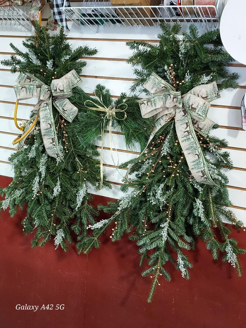 Fresh Evergreen Wreaths for Winter Décor, Handmade Greenery Arrangements & Memorial Tributes - Brush Creek Evergreens